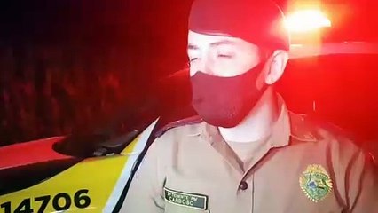 Viatura da PM capota ao desviar de carro que teria invadido a contramão na PR-180