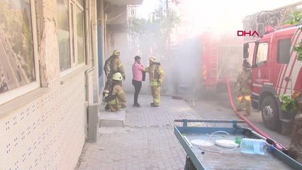 Küçükçekmece'de yeni açılan iş yerinde yangın çıktı