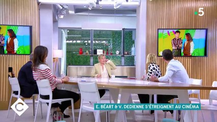 Emmanuelle Béart évoque son coup de foudre pour Dave dans "C à Vous" (France 5).