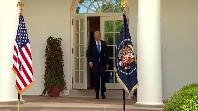 Los vacunados de EEUU podrán ir sin mascarilla hasta en interiores