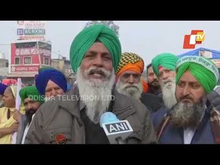 Farmeres Burn Farm Law Copies At Singhu Border