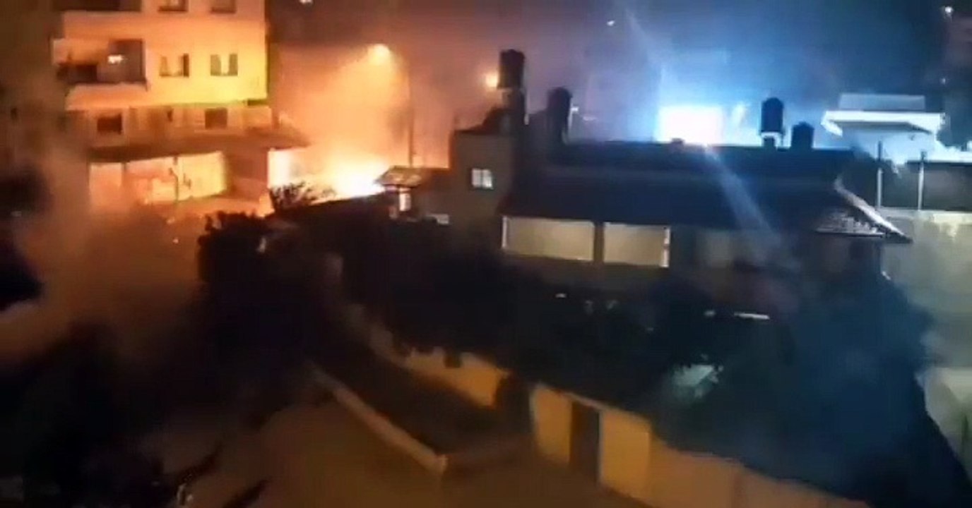 Nablus’ta yürüyüş yapmak isteyen Müslüman gençler işgalci İsrail güçlerinin yoğun saldırılarına maruz kalıyor