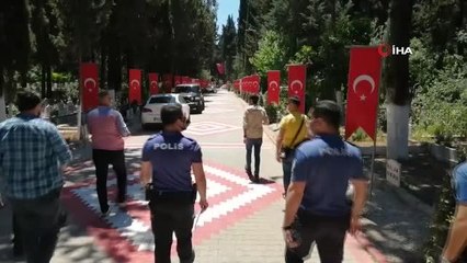 Tam kapanmada mezarlıkta "korsan hoca" avı...Polis hepsine tek tek dua okuttu