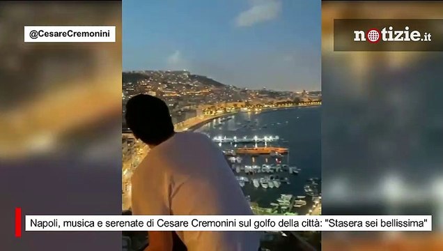 Napoli, musica e serenate di Cesare Cremonini sul golfo della città: Stasera sei bellissima