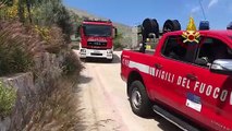 Palermo: incendio nella vegetazione a Pizzo Sella, intervengono Figili del Fuoco - video