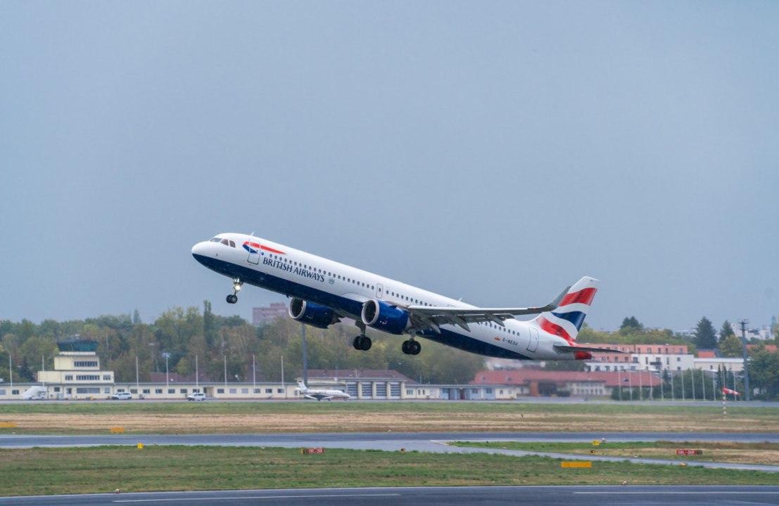 UK government reassures holidaymakers over vaccine passports