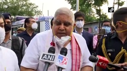 बंगाल के राज्यपाल ने चुनाव के बाद हुई हिंसा से प्रभावित क्षेत्रों का दौरा किया