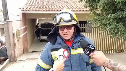 Download Video: Umuarama: Veículo fica destruído após pegar fogo em garagem de residência