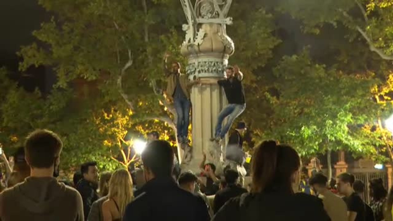 Los políticos piden cabeza a los jóvenes para evitar las imágenes dantescas de botellones