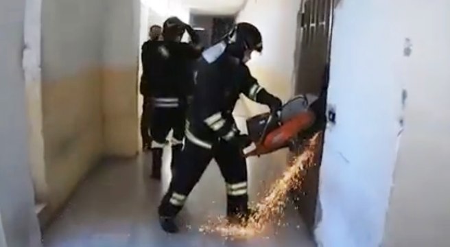 Napoli - Blitz nel Rione Fiat di Ponticelli: sequestri di droga, sigarette e armi (14.05.21)