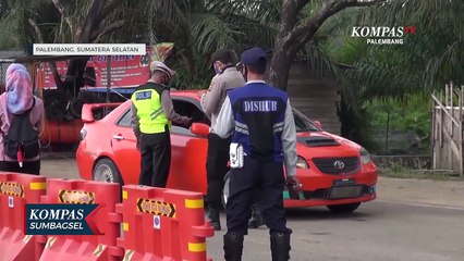 Petugas Pos Penyekatan Memastikan Warga Aman Dari Pandemi