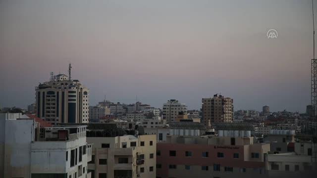 İsrail, Gazze'deki içişleri bakanlığına ait Ensar kompleksi binasını vurdu (2)