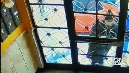 Dolandırıcının hedefinde yaşlı bir kadın vardı