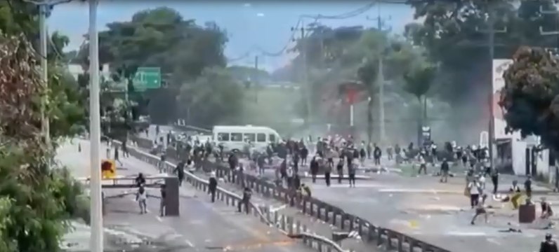 Continuan los bloqueos en el Valle: se presentan disturbios en Buga