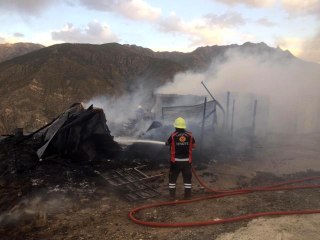 Son dakika! Yusufeli'nde işçilerin kaldığı konteynerde yangın
