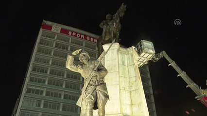 Başkentteki Zafer Anıtı belediye ekiplerince temizlendi