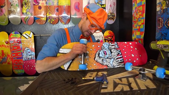 Blippi aprende trucos de skate con Shaun White | Compilacion | Videos educativos para bebés