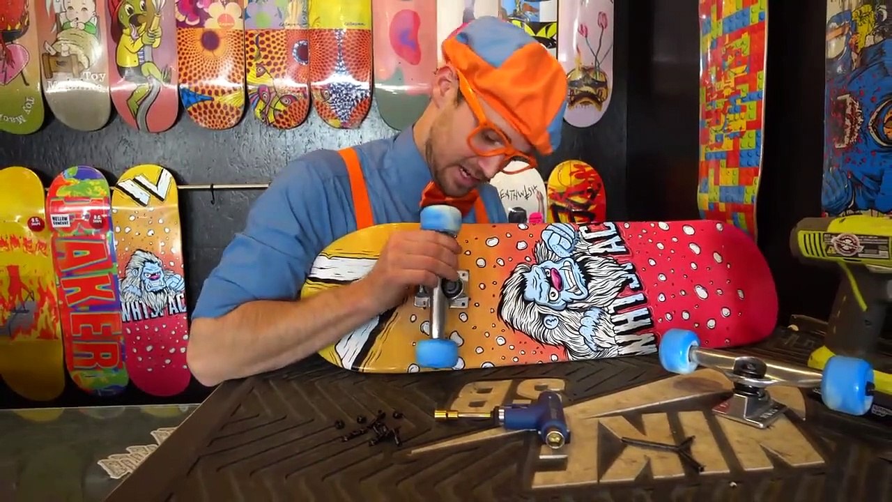 Blippi aprende trucos de skate con Shaun White | Compilacion | Videos educativos para bebés