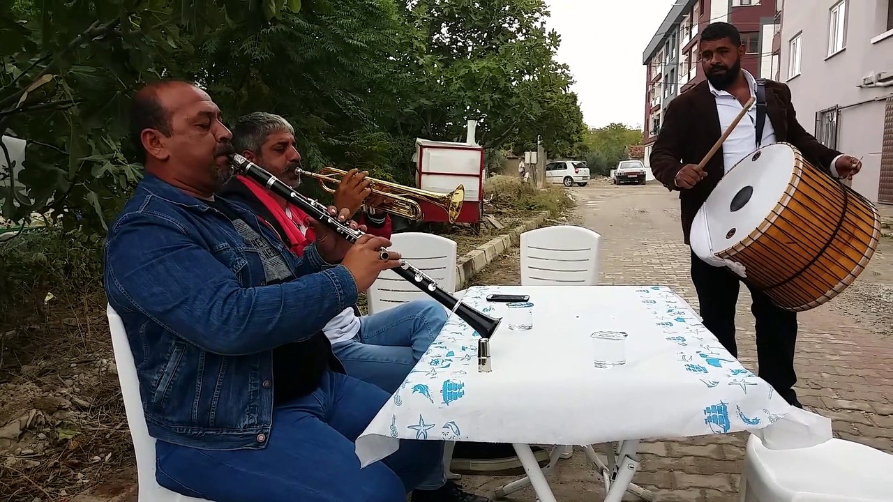 klarnet davul trombet ah yalan dünyada