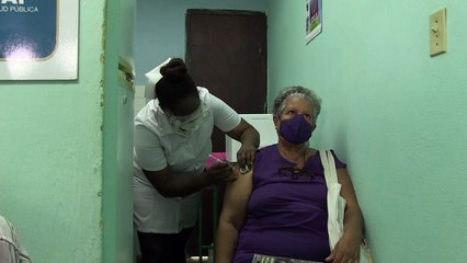Cuba vacuna a su población contra el covid-19 con su propio antígeno