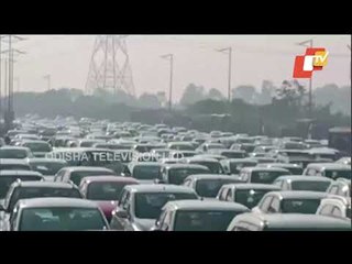 Heavy Traffic At Delhi-Noida-Delhi (DND) Flyway