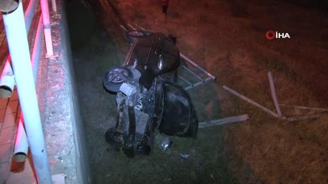 Çarptığı bariyeri yıkan otomobil uçuruma yuvarlandı: 1 yaralı