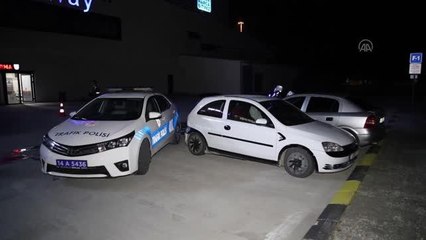 "Dur" ihtarına uymayarak kaçan otomobilin sürücüsü akaryakıt istasyonunun tuvaletinde yakalandı