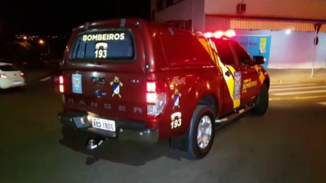 Forte colisão entre carro e moto é registrada no Bairro XIV de Novembro