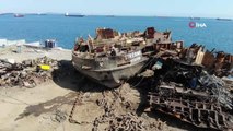 Zeytinburnu'nda karaya oturan geminin son parçası da denizden çıkarıldı
