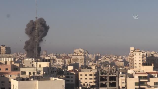 İsrail, Gazze'deki Ensar Kompleksi binasını vurdu