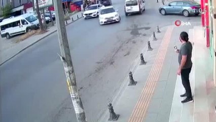 Ortalık savaş alanına döndü...Drift yapan magandalar ile vatandaşlar arasında çıkan kavga kamerada