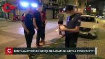 Taksiyle kısıtlamayı delen gençler rahatlıklarıyla pes dedirtti