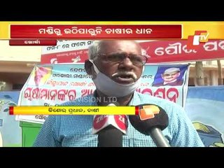 Farmers In Khordha Sit On Dharna Demanding Lifting Of Paddy From Mandi