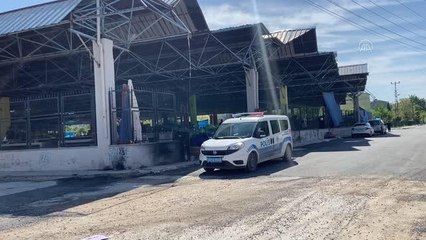 Vatandaşlar tedbirler ve denetimler eşliğinde semt pazarlarına geldi