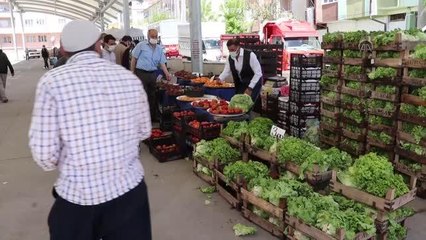 AFYONKARAHİSAR - Pazar yerleri Kovid-19 tedbirlerine uyularak açıldı