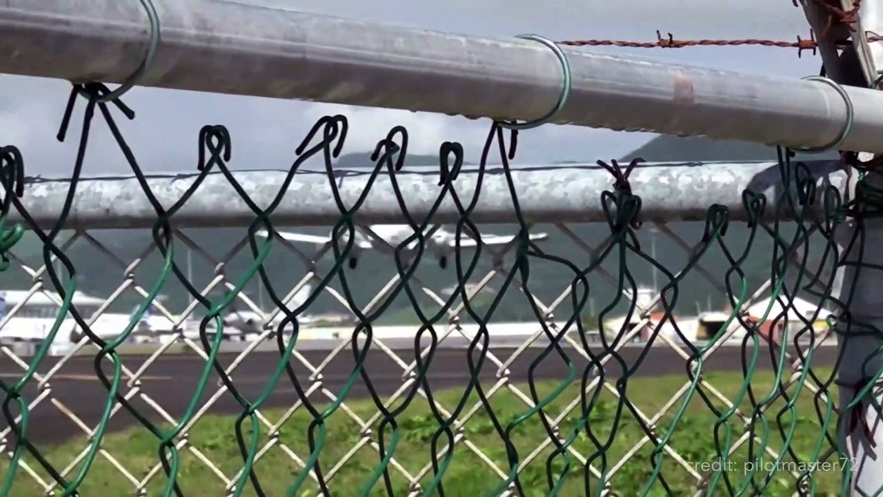 Greenpeace Activists Vandalize Air France Boeing 777
