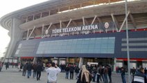 Ceza yemeye hazır olan Galatasaray yönetimi, binlerce taraftarı stada alıyor