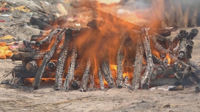 Bodies of suspected victims found in Ganges River in India