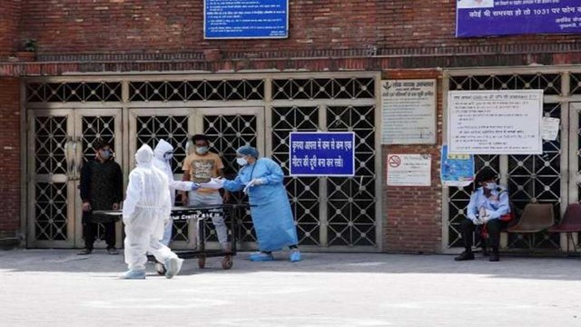 Delhi sees dip in covid tally, records 8506 new cases