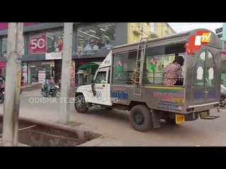 OTV Correspondent Lends Helping Hand To Carry Body Of Child In Dhenkanal