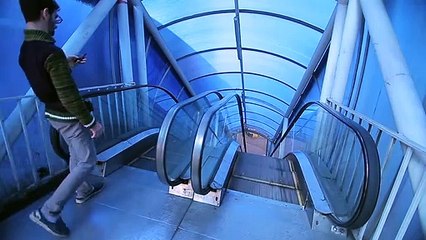 エスカレーター by 天野雄司