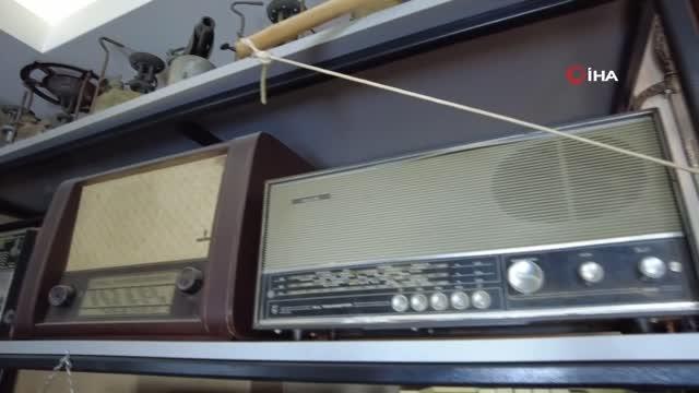 - 70, 80 ve 90'lı yılların eski malzemelerini toplayarak koleksiyon yaptı