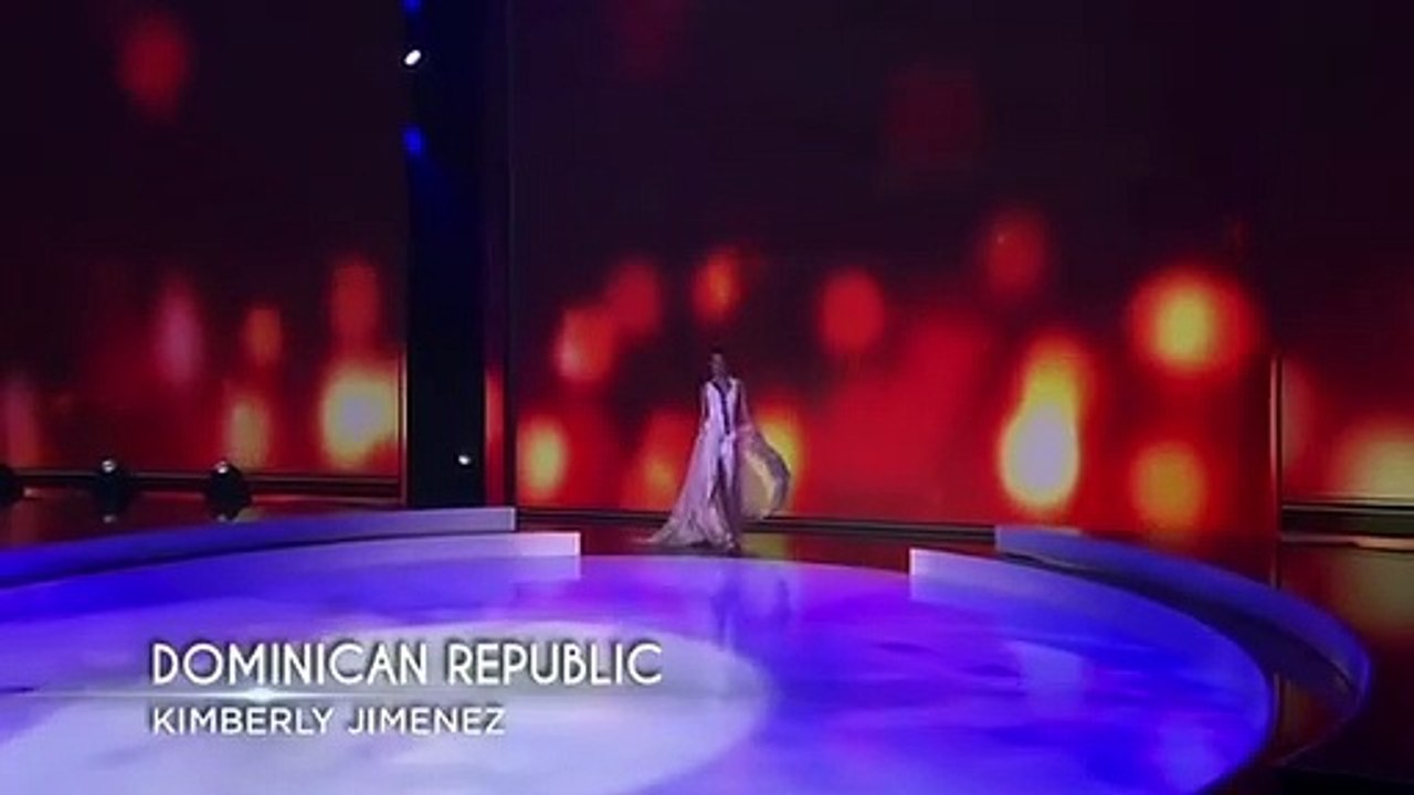 Kimberly Jiménez desfila con traje de gala en preliminar del Miss Universo
