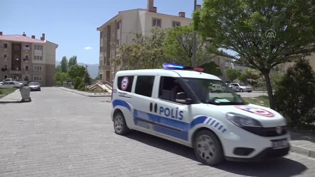 Polis, engelli Canahmet'e doğum günü sürpriziyle çifte bayram yaşattı