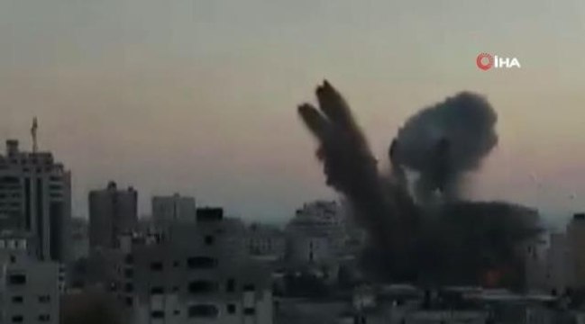İsrail, Gazze'de medya ofislerinin bulunduğu 12 katlı binayı vurdu