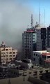 Proche Orient - Regardez l'armée israélienne qui détruit un immeuble de 13 étages à Gaza qui abrite la chaîne de télé Al-Jazeera et l'agence de presse américaine Associated Press (AP)