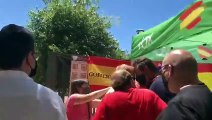 La izquierda rabiosa ataca una carpa de Vox en Sevilla