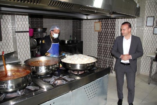 Ağrı'da 13 bin ihtiyaç sahibi aileye sıcak yemek ulaştırıldı