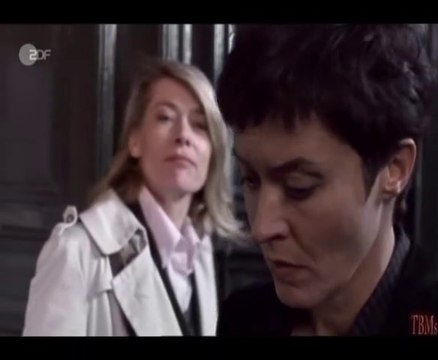 [Lésbico] La guardaespaldas. PARTE 1. [GERMAN. Subs. Español].