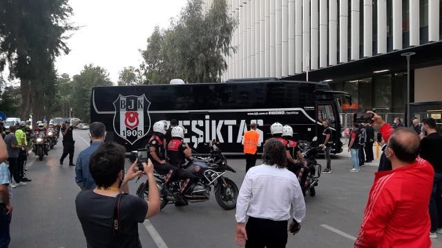 Beşiktaş, Gürsel Aksel Stadyumu'na ulaştı
